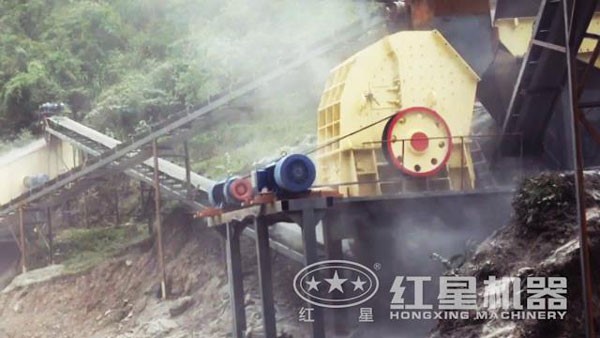 【高清】錘式破碎機(jī)現(xiàn)場工作流程視頻
