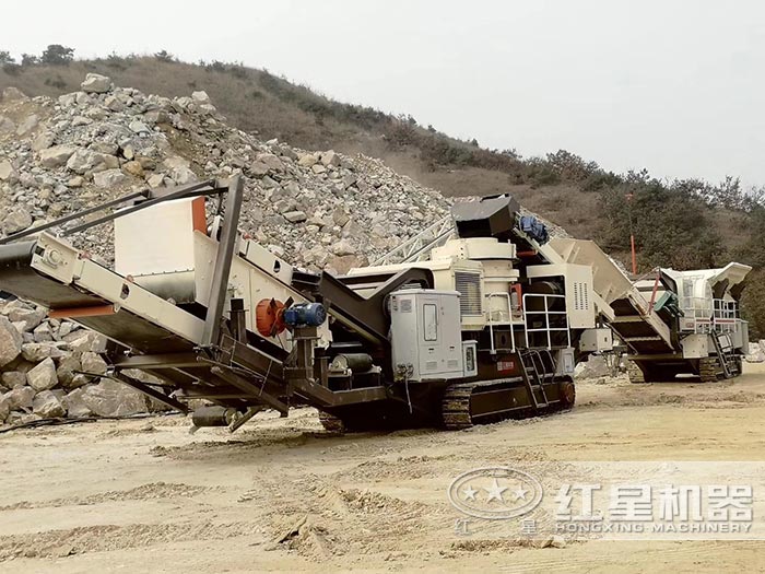 履帶式混合料移動(dòng)破碎機(jī)現(xiàn)場(chǎng) 履帶式混合料移動(dòng)破碎機(jī)現(xiàn)場(chǎng)