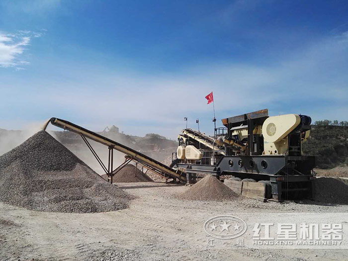 輪胎式混合料移動(dòng)破碎機(jī)現(xiàn)場(chǎng) 輪胎式混合料移動(dòng)破碎機(jī)現(xiàn)場(chǎng)