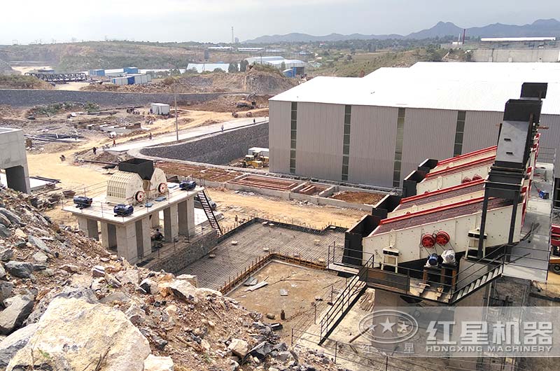錘式破碎機(jī)工作現(xiàn)場(chǎng) 錘式破碎機(jī)工作現(xiàn)場(chǎng)