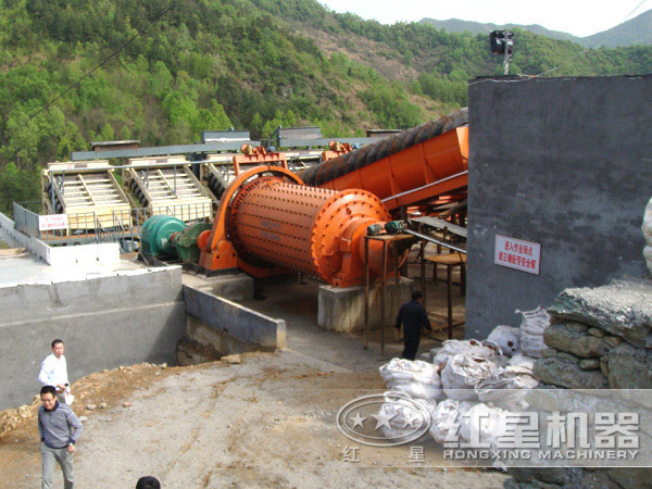 球磨機(jī)現(xiàn)場圖 球磨機(jī)現(xiàn)場圖