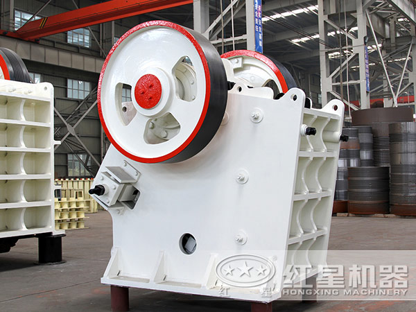 焦炭顎式破碎機側(cè)面展示 焦炭顎式破碎機側(cè)面展示